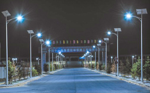 LED太阳能路灯夜景图