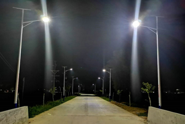 中山扶贫工作队安装49盏路灯照亮安靖村的最后一公里