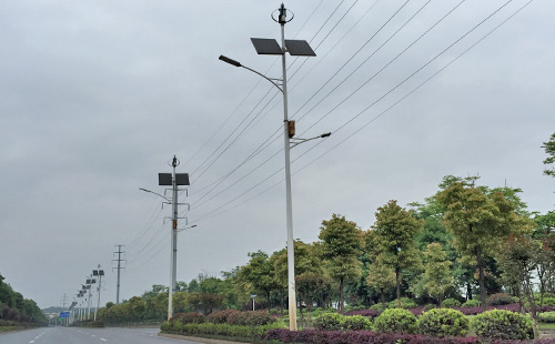 正翔太阳能风光互补路灯