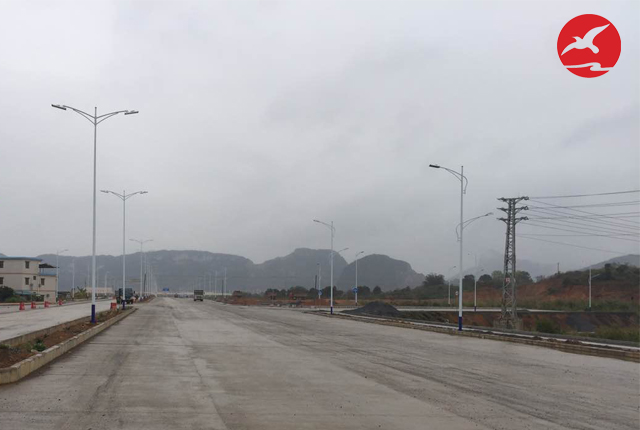  led市电路灯价格，led路灯多少钱一套？